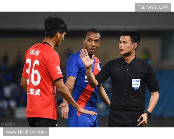 裁判鸣哨时机如何影响犯规判罚和比赛节奏解读