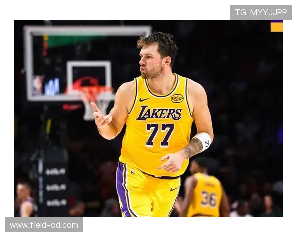 欧文靠挡拆与无球单打提升关键回合效率胜过东契奇